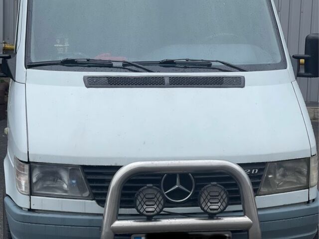 Белый Мерседес Sprinter, объемом двигателя 2.9 л и пробегом 450 тыс. км за 5900 $, фото 2 на Automoto.ua