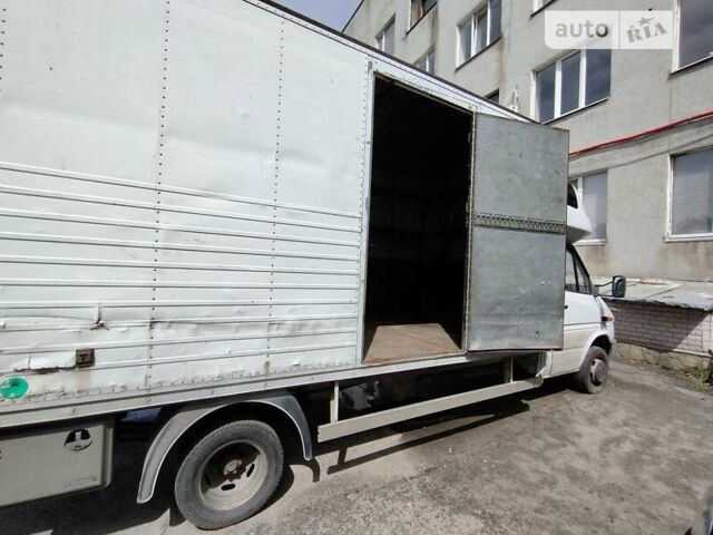 Белый Мерседес Sprinter, объемом двигателя 2.87 л и пробегом 490 тыс. км за 11000 $, фото 3 на Automoto.ua