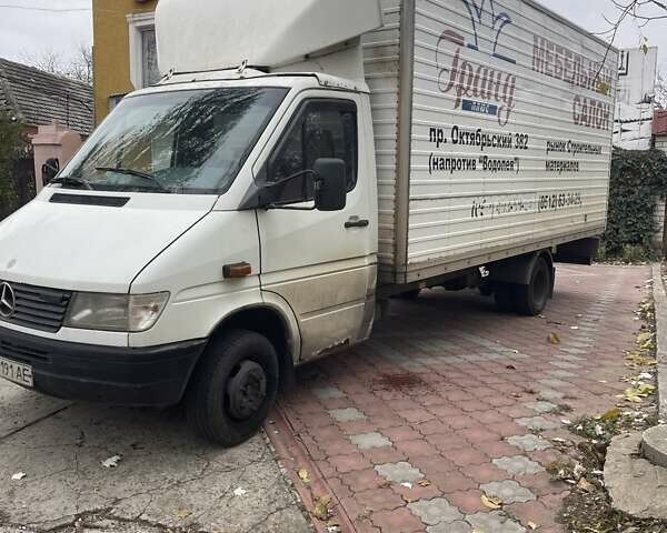 Белый Мерседес Sprinter, объемом двигателя 2.9 л и пробегом 752 тыс. км за 10000 $, фото 5 на Automoto.ua