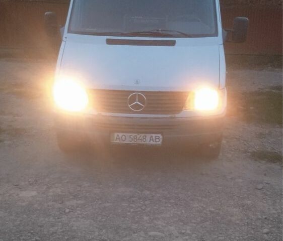 Білий Мерседес Sprinter, об'ємом двигуна 2.9 л та пробігом 600 тис. км за 4200 $, фото 3 на Automoto.ua