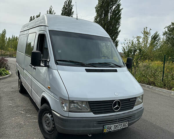 Белый Мерседес Sprinter, объемом двигателя 2.9 л и пробегом 540 тыс. км за 6700 $, фото 2 на Automoto.ua