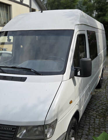 Білий Мерседес Sprinter, об'ємом двигуна 2.9 л та пробігом 710 тис. км за 8000 $, фото 1 на Automoto.ua