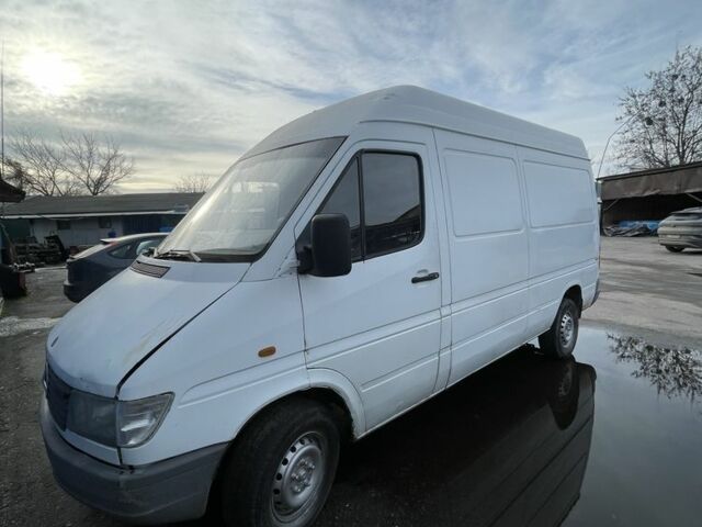 Белый Мерседес Sprinter, объемом двигателя 2.5 л и пробегом 200 тыс. км за 2835 $, фото 5 на Automoto.ua
