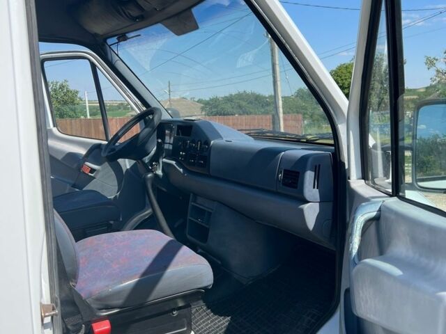 Белый Мерседес Sprinter, объемом двигателя 2.9 л и пробегом 450 тыс. км за 2300 $, фото 5 на Automoto.ua