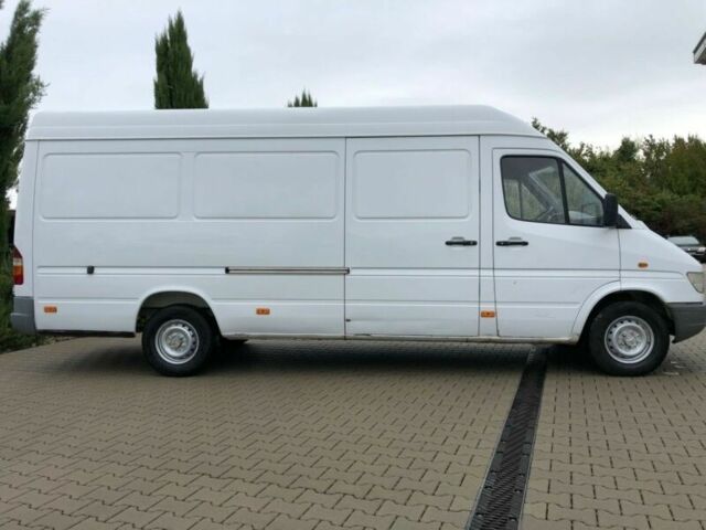 Белый Мерседес Sprinter, объемом двигателя 2.9 л и пробегом 550 тыс. км за 2800 $, фото 3 на Automoto.ua