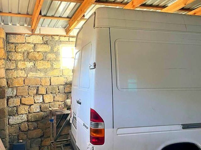 Белый Мерседес Sprinter, объемом двигателя 2.9 л и пробегом 600 тыс. км за 5000 $, фото 1 на Automoto.ua