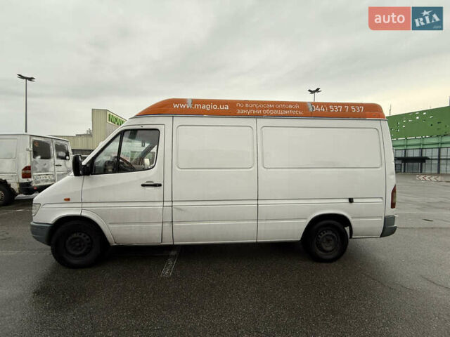 Белый Мерседес Sprinter, объемом двигателя 2.3 л и пробегом 500 тыс. км за 7400 $, фото 2 на Automoto.ua