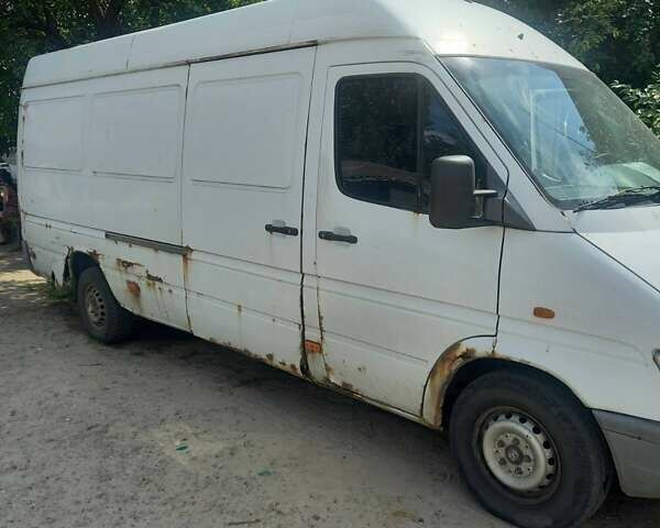 Белый Мерседес Sprinter, объемом двигателя 2.87 л и пробегом 700 тыс. км за 3200 $, фото 3 на Automoto.ua