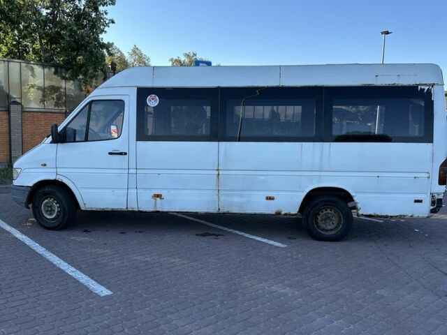 Белый Мерседес Sprinter, объемом двигателя 2.9 л и пробегом 150 тыс. км за 2600 $, фото 3 на Automoto.ua