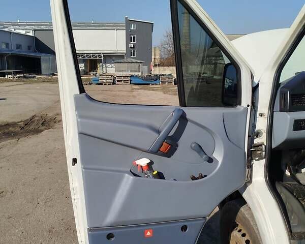 Белый Мерседес Sprinter, объемом двигателя 2.87 л и пробегом 367 тыс. км за 5000 $, фото 10 на Automoto.ua
