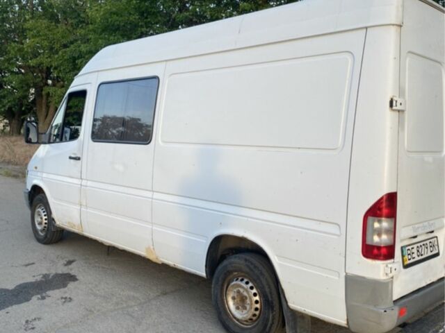 Белый Мерседес Sprinter, объемом двигателя 2.3 л и пробегом 413 тыс. км за 4000 $, фото 2 на Automoto.ua
