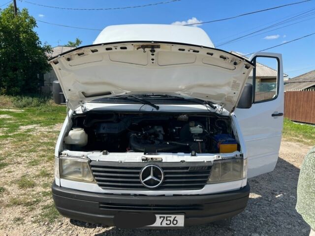 Белый Мерседес Sprinter, объемом двигателя 2.9 л и пробегом 600 тыс. км за 2000 $, фото 1 на Automoto.ua