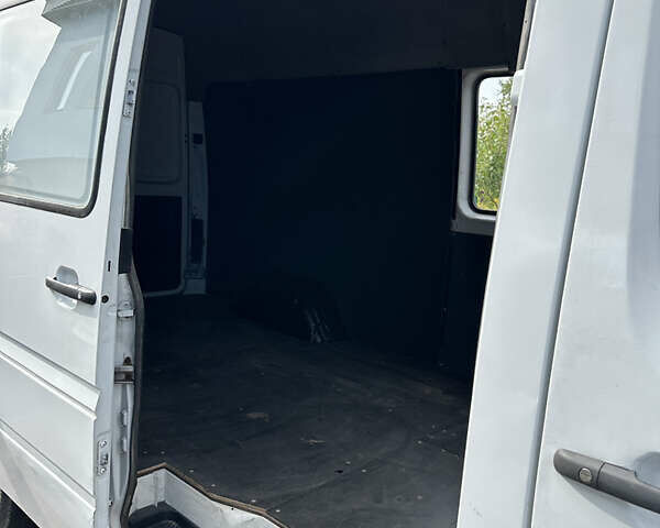 Белый Мерседес Sprinter, объемом двигателя 2.9 л и пробегом 540 тыс. км за 6700 $, фото 3 на Automoto.ua