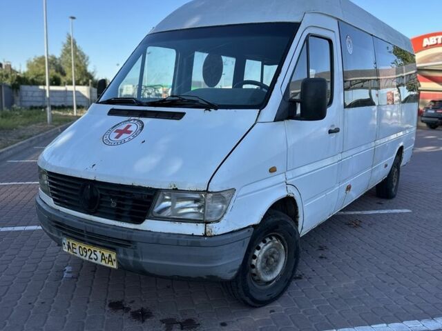 Белый Мерседес Sprinter, объемом двигателя 2.9 л и пробегом 150 тыс. км за 2600 $, фото 2 на Automoto.ua