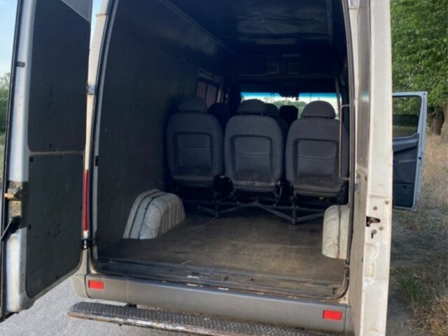 Белый Мерседес Sprinter, объемом двигателя 2.3 л и пробегом 413 тыс. км за 4000 $, фото 5 на Automoto.ua