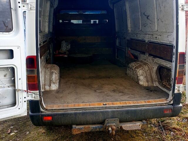 Белый Мерседес Sprinter, объемом двигателя 2.9 л и пробегом 350 тыс. км за 5500 $, фото 2 на Automoto.ua
