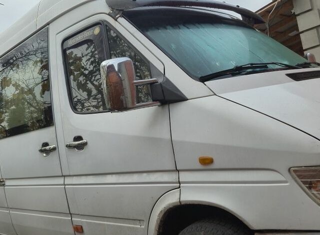 Белый Мерседес Sprinter, объемом двигателя 0 л и пробегом 422 тыс. км за 9000 $, фото 4 на Automoto.ua