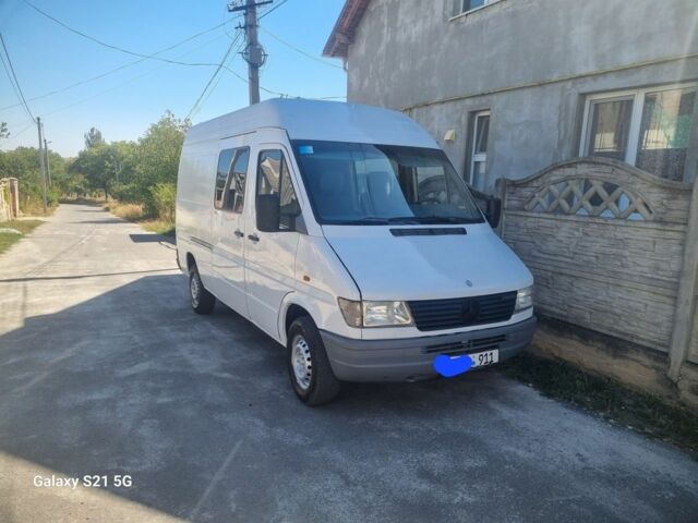Белый Мерседес Sprinter, объемом двигателя 2.9 л и пробегом 550 тыс. км за 2600 $, фото 2 на Automoto.ua