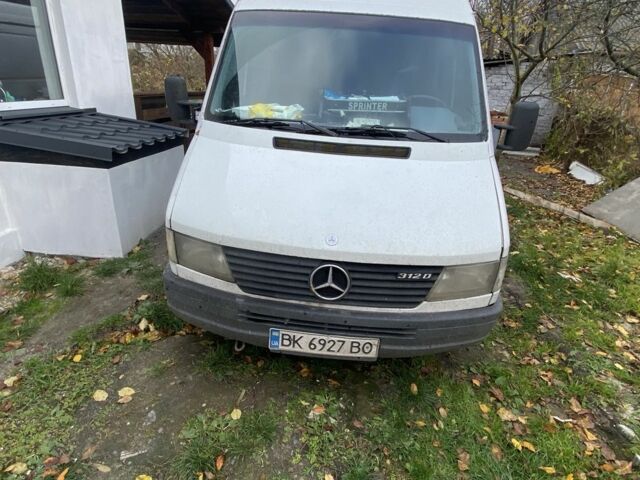 Білий Мерседес Sprinter, об'ємом двигуна 2.9 л та пробігом 750 тис. км за 5500 $, фото 1 на Automoto.ua
