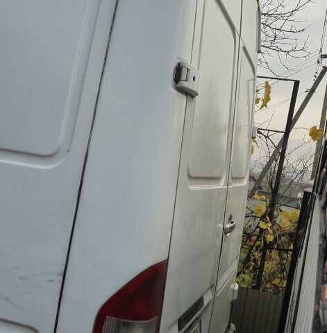 Белый Мерседес Sprinter, объемом двигателя 0 л и пробегом 422 тыс. км за 9000 $, фото 3 на Automoto.ua