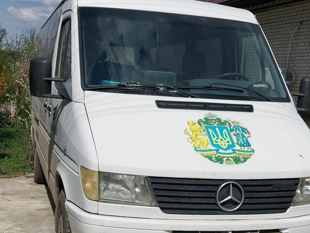 Белый Мерседес Sprinter, объемом двигателя 2 л и пробегом 550 тыс. км за 6500 $, фото 1 на Automoto.ua