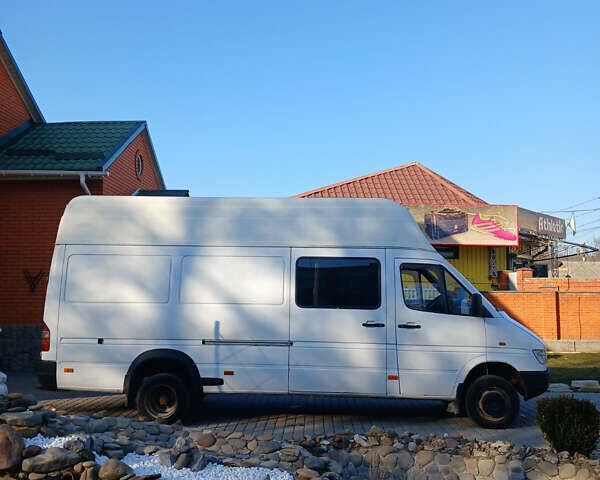 Белый Мерседес Sprinter, объемом двигателя 2.9 л и пробегом 500 тыс. км за 8600 $, фото 2 на Automoto.ua