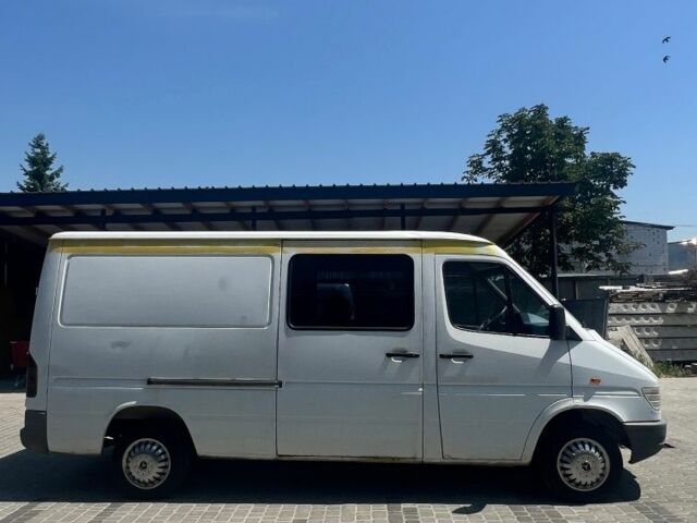 Белый Мерседес Sprinter, объемом двигателя 0 л и пробегом 650 тыс. км за 4350 $, фото 2 на Automoto.ua