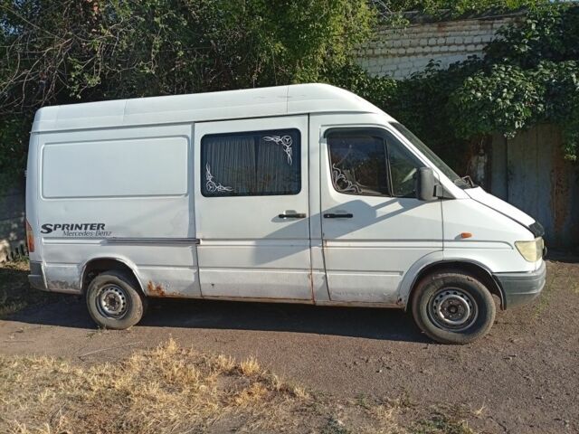 Белый Мерседес Sprinter, объемом двигателя 2.9 л и пробегом 45 тыс. км за 4000 $, фото 5 на Automoto.ua