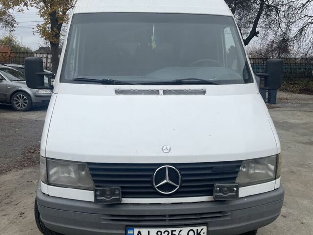 Белый Мерседес Sprinter, объемом двигателя 2.9 л и пробегом 450 тыс. км за 3900 $, фото 2 на Automoto.ua