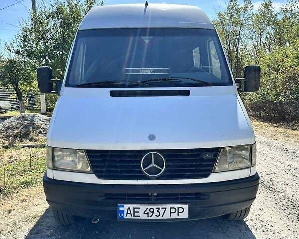 Білий Мерседес Sprinter, об'ємом двигуна 2.87 л та пробігом 830 тис. км за 6000 $, фото 1 на Automoto.ua