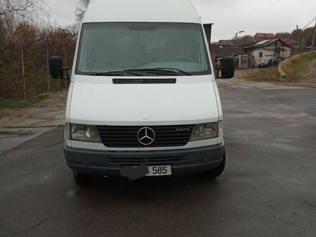 Белый Мерседес Sprinter, объемом двигателя 2.9 л и пробегом 400 тыс. км за 3000 $, фото 6 на Automoto.ua