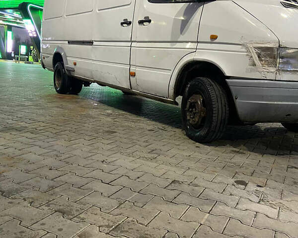 Білий Мерседес Sprinter, об'ємом двигуна 2.9 л та пробігом 750 тис. км за 9000 $, фото 1 на Automoto.ua