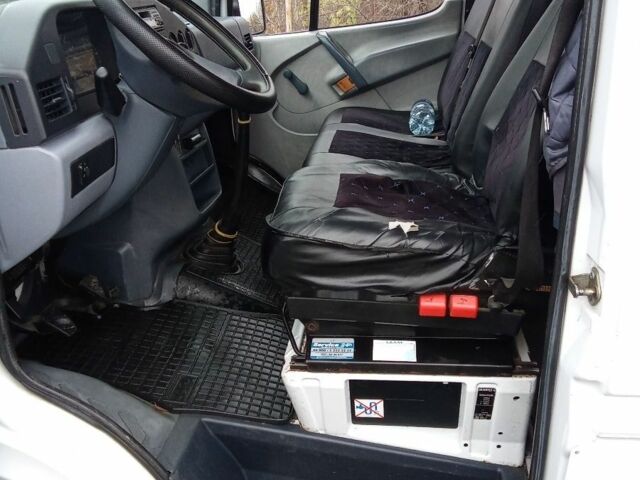 Белый Мерседес Sprinter, объемом двигателя 2.9 л и пробегом 400 тыс. км за 3000 $, фото 3 на Automoto.ua