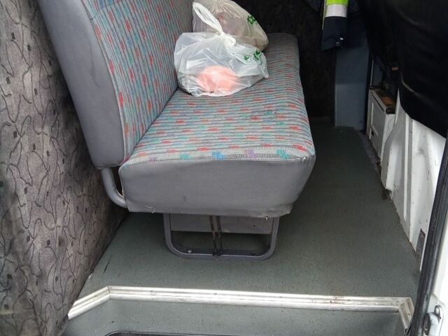 Белый Мерседес Sprinter, объемом двигателя 2.9 л и пробегом 400 тыс. км за 3000 $, фото 2 на Automoto.ua