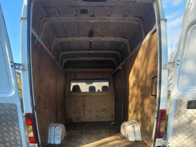 Белый Мерседес Sprinter, объемом двигателя 0 л и пробегом 400 тыс. км за 4500 $, фото 6 на Automoto.ua