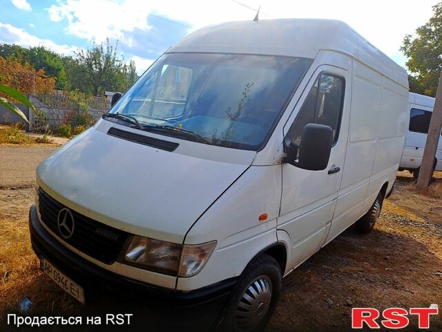 Белый Мерседес Sprinter, объемом двигателя 2.2 л и пробегом 350 тыс. км за 4999 $, фото 1 на Automoto.ua