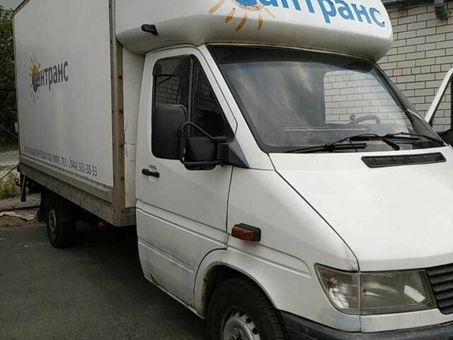 Белый Мерседес Sprinter, объемом двигателя 0 л и пробегом 640 тыс. км за 8300 $, фото 3 на Automoto.ua