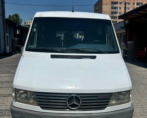 Белый Мерседес Sprinter, объемом двигателя 0 л и пробегом 650 тыс. км за 4350 $, фото 4 на Automoto.ua