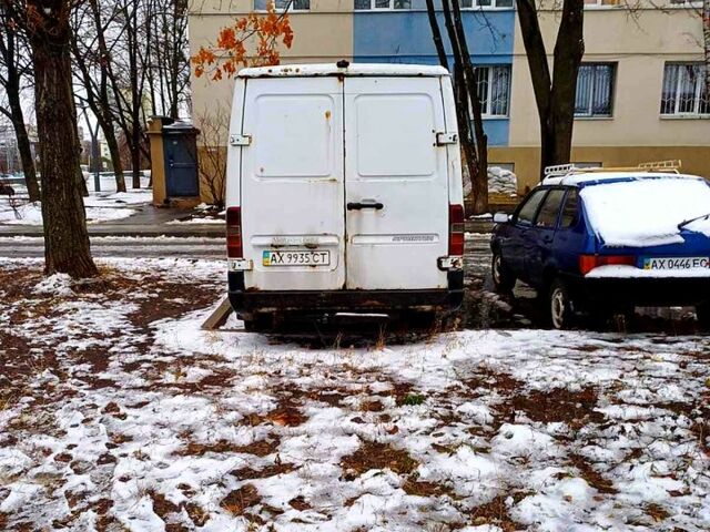 Білий Мерседес Sprinter, об'ємом двигуна 2.9 л та пробігом 0 тис. км за 2000 $, фото 2 на Automoto.ua