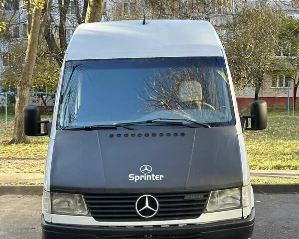 Белый Мерседес Sprinter, объемом двигателя 2.87 л и пробегом 600 тыс. км за 4900 $, фото 3 на Automoto.ua