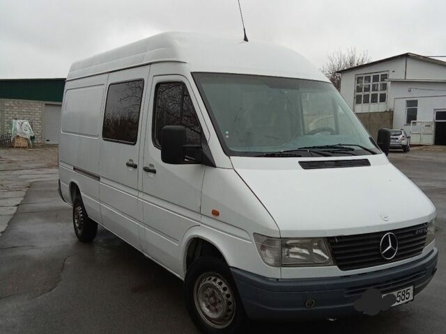 Белый Мерседес Sprinter, объемом двигателя 2.9 л и пробегом 400 тыс. км за 3000 $, фото 7 на Automoto.ua