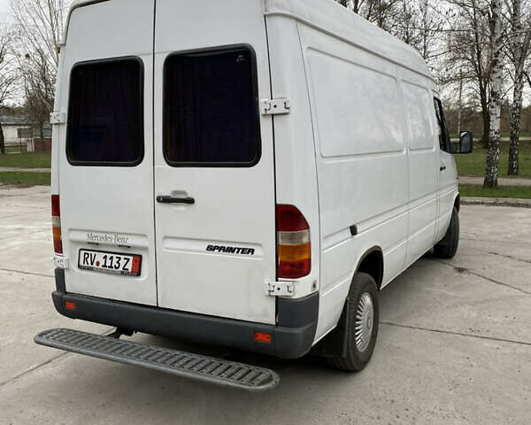 Белый Мерседес Sprinter, объемом двигателя 0 л и пробегом 385 тыс. км за 6700 $, фото 3 на Automoto.ua