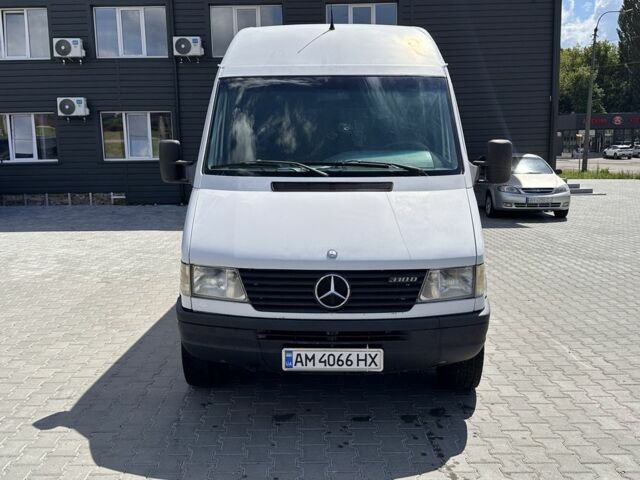 Білий Мерседес Sprinter, об'ємом двигуна 2.9 л та пробігом 500 тис. км за 8500 $, фото 1 на Automoto.ua