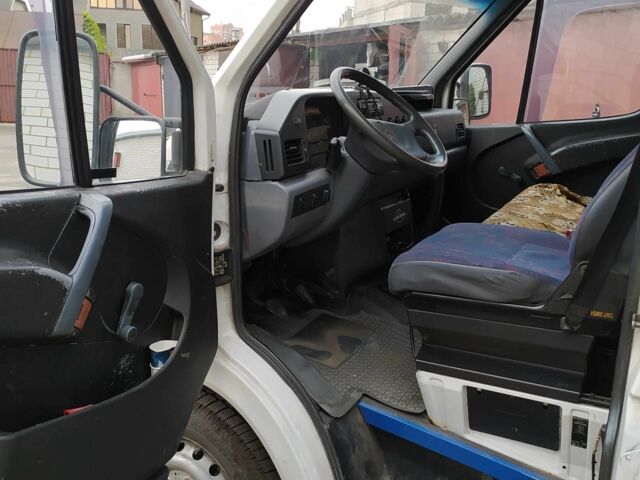 Белый Мерседес Sprinter, объемом двигателя 0 л и пробегом 640 тыс. км за 8300 $, фото 1 на Automoto.ua