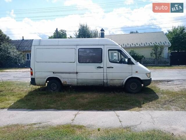 Білий Мерседес Sprinter, об'ємом двигуна 2.3 л та пробігом 641 тис. км за 3500 $, фото 1 на Automoto.ua