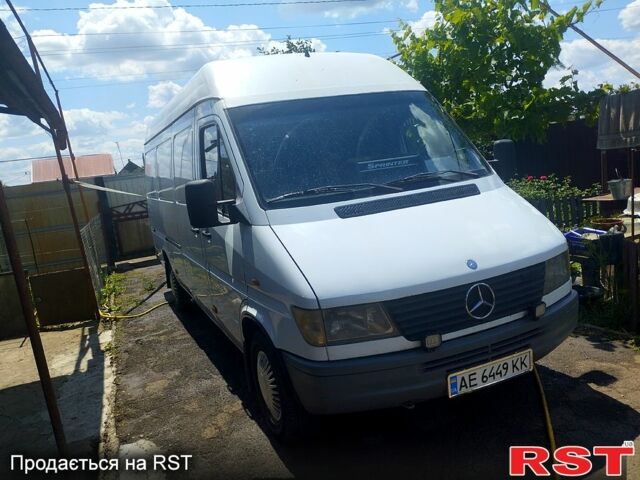 Белый Мерседес Sprinter, объемом двигателя 2.9 л и пробегом 810 тыс. км за 8700 $, фото 1 на Automoto.ua