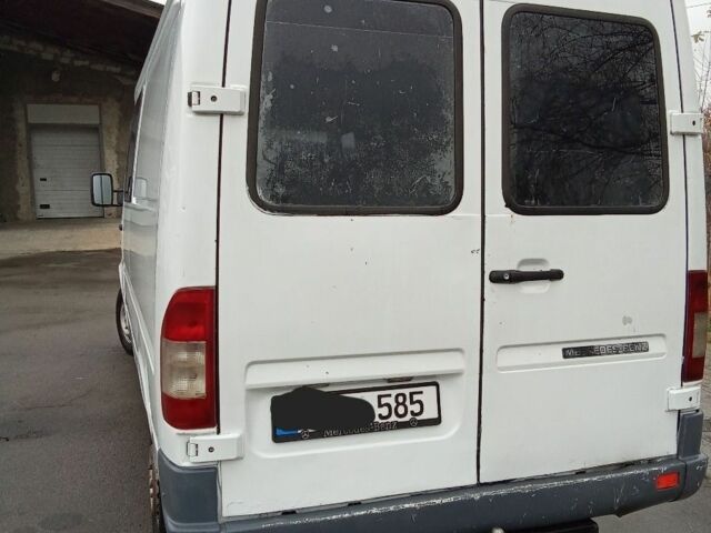 Белый Мерседес Sprinter, объемом двигателя 2.9 л и пробегом 400 тыс. км за 1900 $, фото 9 на Automoto.ua