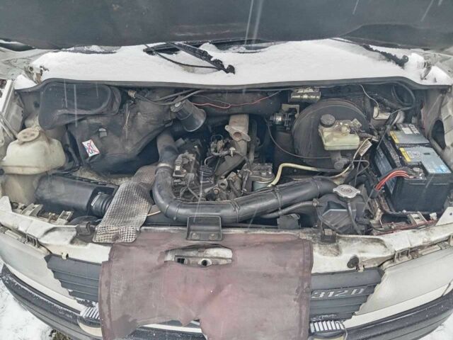 Белый Мерседес Sprinter, объемом двигателя 2.87 л и пробегом 500 тыс. км за 6500 $, фото 3 на Automoto.ua