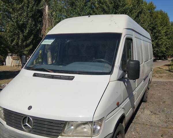 Белый Мерседес Sprinter, объемом двигателя 0 л и пробегом 450 тыс. км за 7000 $, фото 2 на Automoto.ua