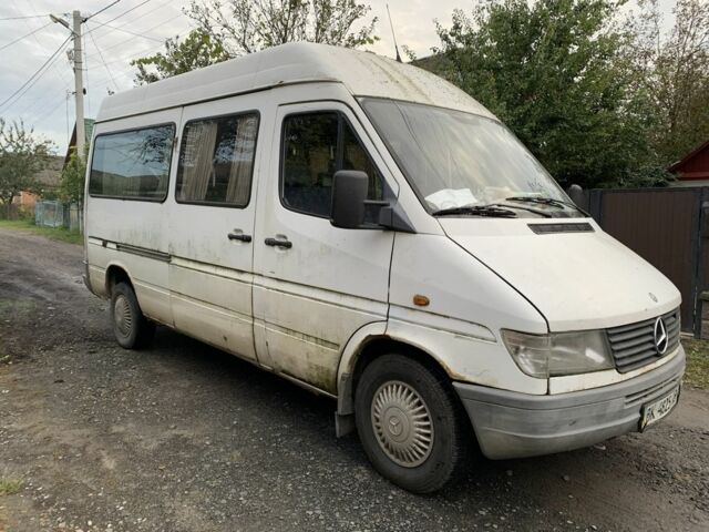 Белый Мерседес Sprinter, объемом двигателя 2.9 л и пробегом 496 тыс. км за 3700 $, фото 1 на Automoto.ua